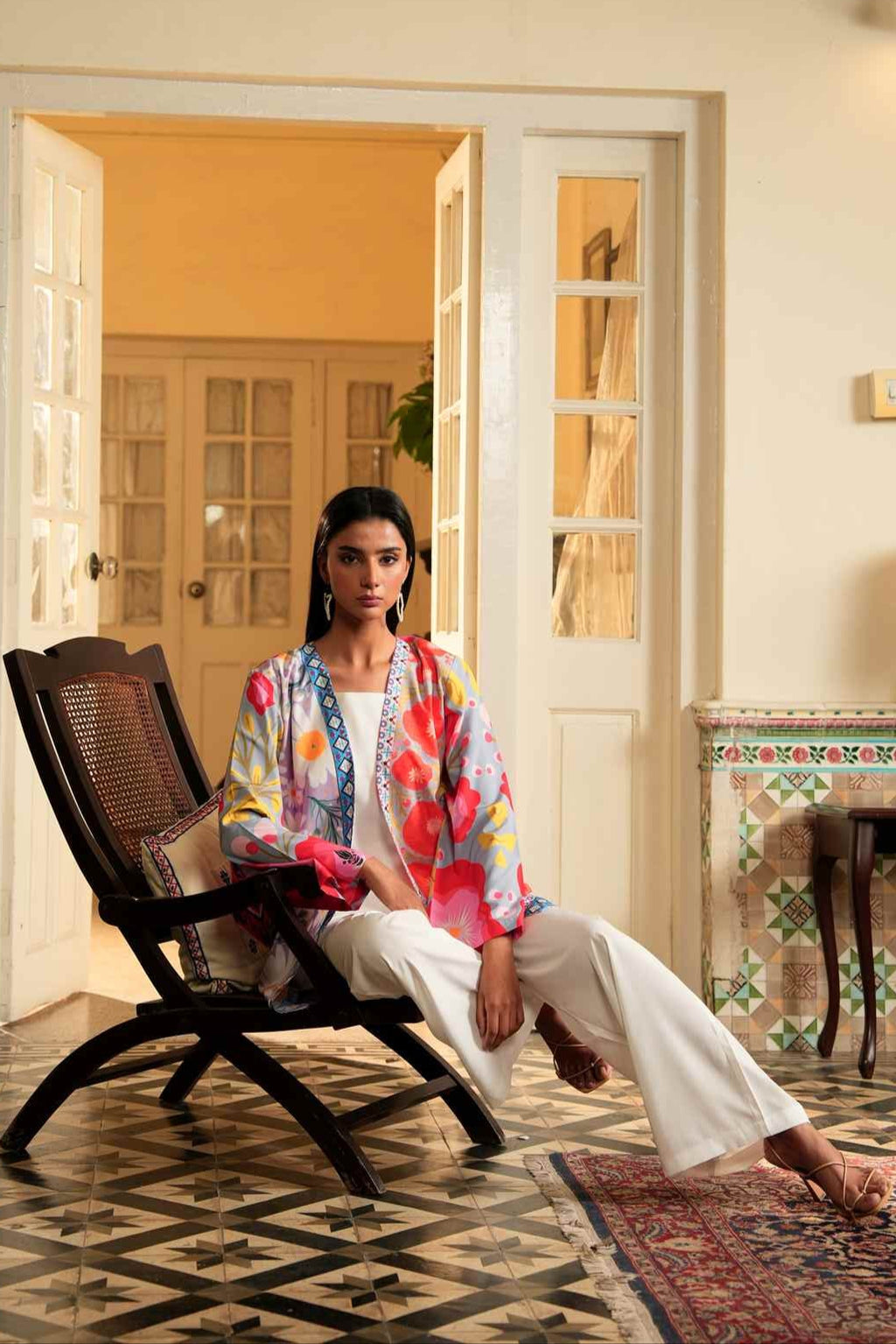 1PC-Abstract Floral Shrug